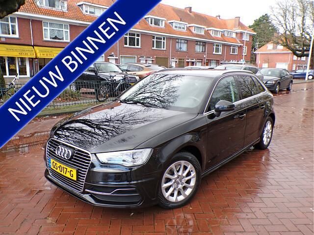 Zwart Gebruikt 2015 Audi A3 Sportback Attraction Hatchback | € 12.944 (Goede deal) - Afbeelding 1/4