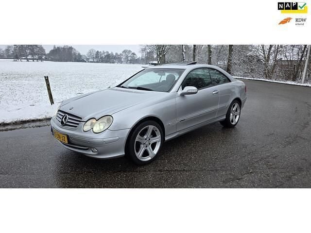 Grijs Occasion 2002 Mercedes CLK240 Elegance Coupé | € 2.399 (Super prijs) - Afbeelding 1/4