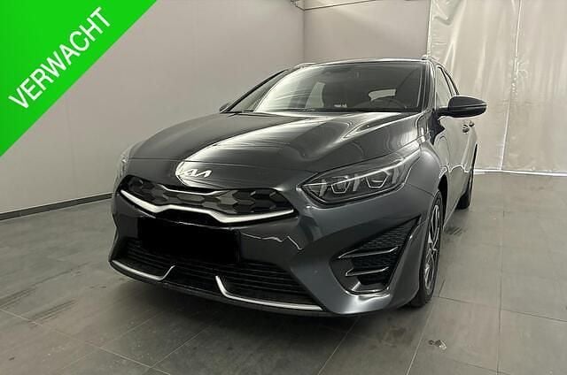 Grijs, metallic lak Gebruikt 2022 Kia Ceed Sportswagon Stationwagen | € 22.950 (Goede deal) - Afbeelding 1/4