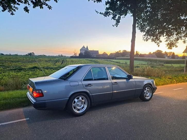 Gebruikt 1993 Mercedes E200 | € 6.850 - Afbeelding 1/1
