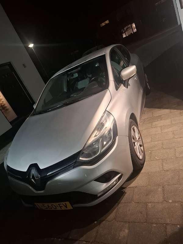 Zilver Occasion 2017 Renault Clio IV Life Hatchback | € 8.000 (Iets duurder) - Afbeelding 1/1