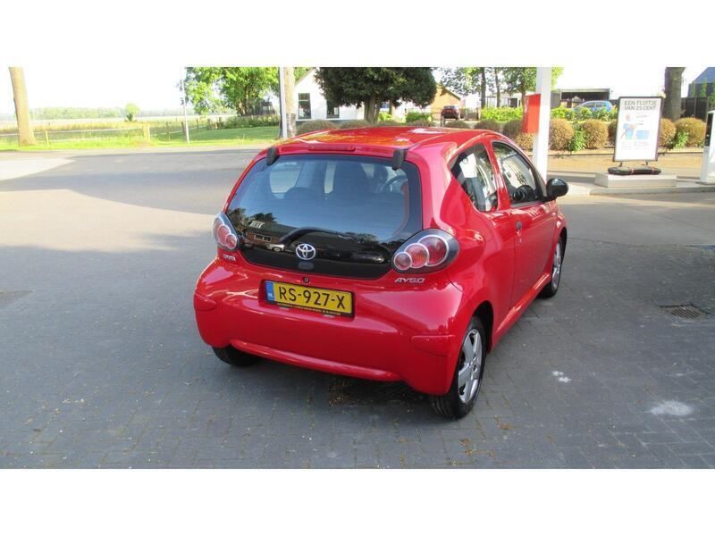 Occasion Toyota Aygo 68 PK (50 kW) 2010 Rood Hatchback