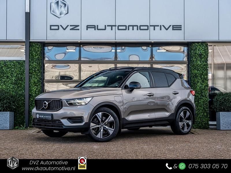 Grijs (metallic) Gebruikt 2022 Volvo XC40 R-Design SUV | € 29.950 (Eerlijke prijs) - Afbeelding 1/4