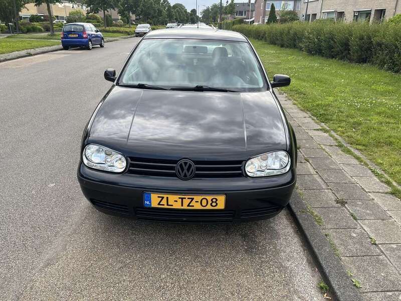 Zwart Gebruikt 1999 VW Golf IV Hatchback | € 1.850 (Eerlijke prijs) - Afbeelding 1/4