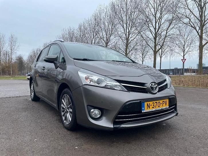Grijs Occasion 2017 Toyota Verso MPV | € 9.600 (Goede deal) - Afbeelding 1/4
