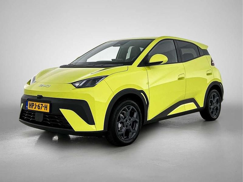 Geel Gebruikt 2025 BYD Dolphin Comfort Hatchback | € 25.445 (Eerlijke prijs) - Afbeelding 1/4
