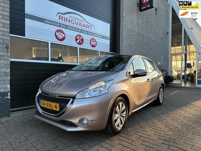 Grijs Gebruikt 2012 Peugeot 208 Active Hatchback | € 6.399 (Iets duurder) - Afbeelding 1/4