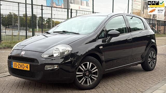 Zwart Gebruikt 2012 Fiat Punto Evo Easy Hatchback | € 3.149 (Eerlijke prijs) - Afbeelding 1/4