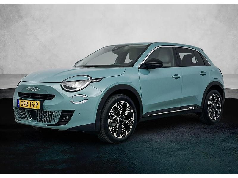 Blauw Gebruikt 2024 Fiat 600 La Prima SUV | € 28.420 (Eerlijke prijs) - Afbeelding 1/1