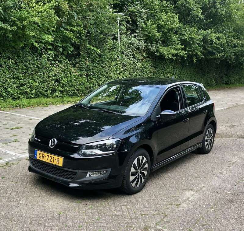 Zwart Gebruikt 2015 VW Polo Sedan | € 9.400 (Eerlijke prijs) - Afbeelding 1/4