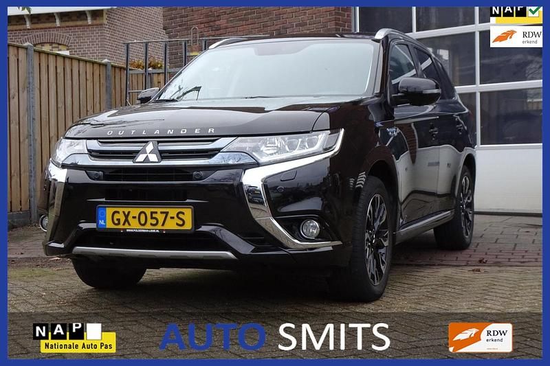 Zwart (metallic) Gebruikt 2015 Mitsubishi Outlander P-HEV Instyle SUV | € 14.950 (Goede deal) - Afbeelding 1/4
