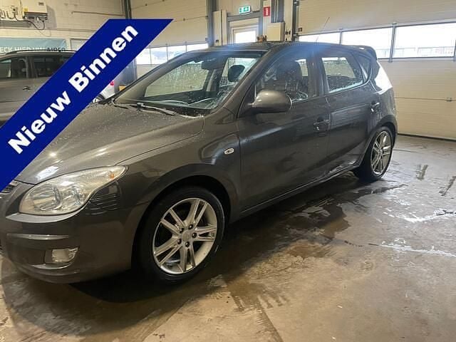 Grijs (metallic) Gebruikt 2009 Hyundai i30 Hatchback | € 3.495 (Eerlijke prijs) - Afbeelding 1/4
