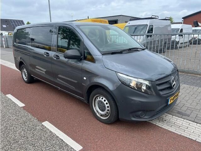 Grijs Gebruikt 2017 Mercedes Vito MPV | € 8.950 (Duur) - Afbeelding 1/4