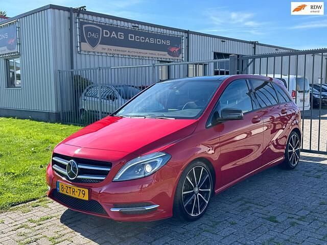 Rood Gebruikt 2013 Mercedes B200 Prestige MPV | € 8.950 (Eerlijke prijs) - Afbeelding 1/4