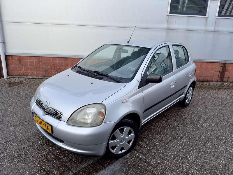 Occasion Toyota Yaris Terra 68 PK (50 kW) 1999 Sedan