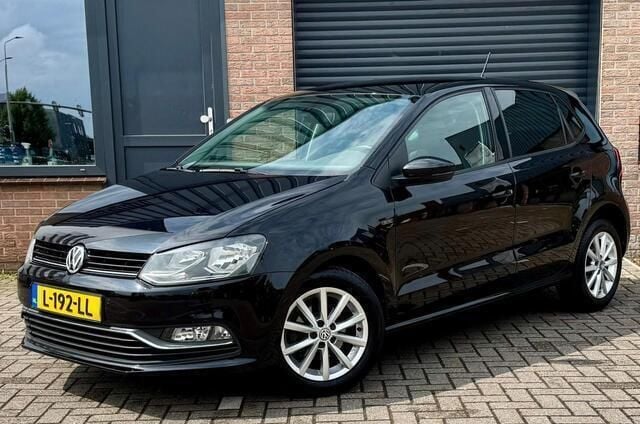 Zwart Gebruikt 2015 VW Polo LOUNGE Hatchback | € 10.400 (Eerlijke prijs) - Afbeelding 1/4