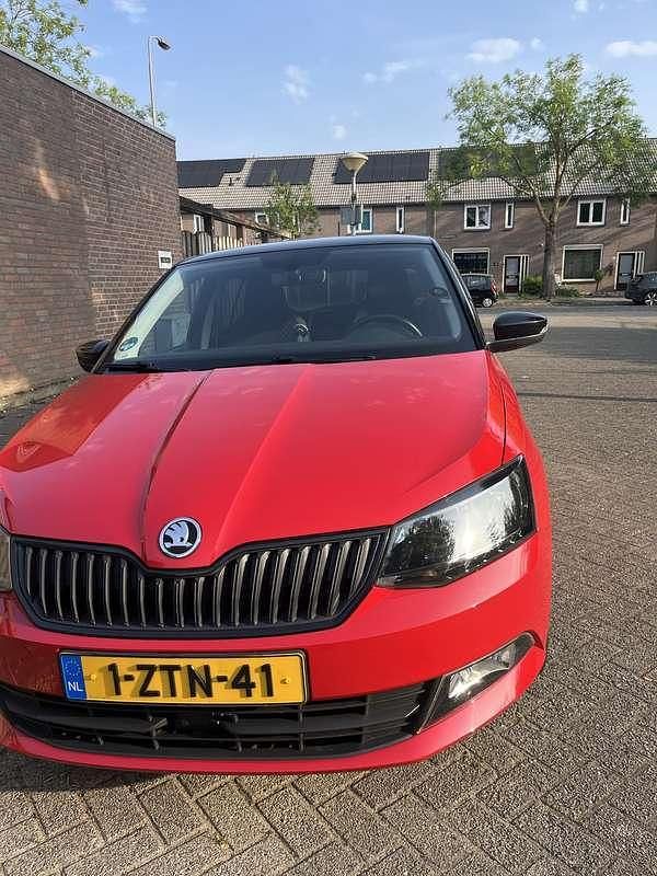 Rood Gebruikt 2015 Skoda Fabia Ambition Hatchback | € 8.250 (Eerlijke prijs) - Afbeelding 1/4