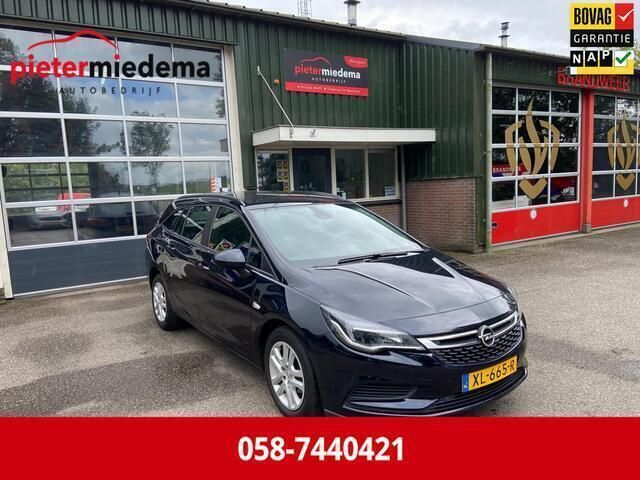 Blauw, metallic lak Gebruikt 2019 Opel Astra Edition+ Stationwagen | € 10.899 (Eerlijke prijs) - Afbeelding 1/4