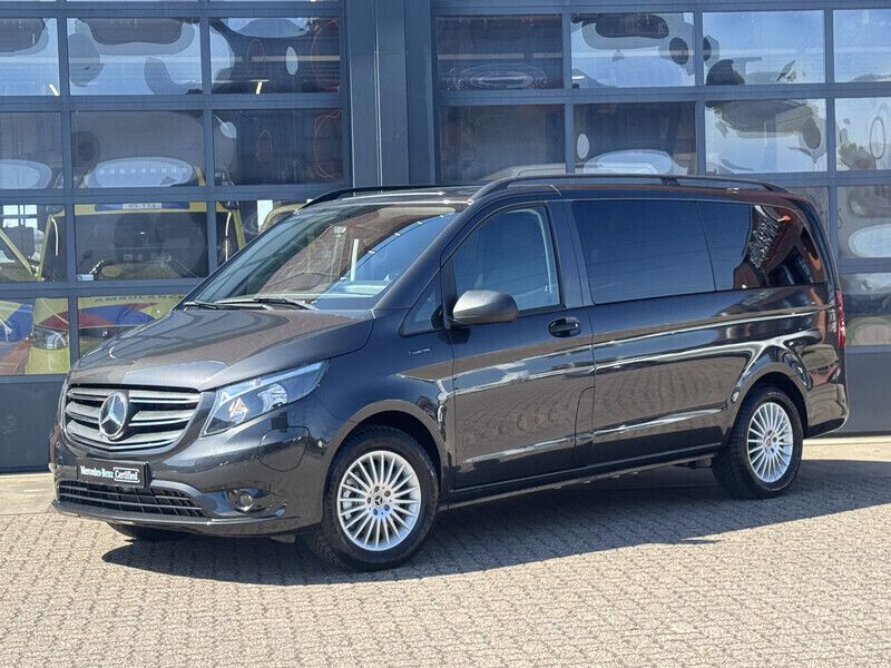 Grijs Gebruikt 2023 Mercedes e-Vito MPV | € 39.950 - Afbeelding 1/4