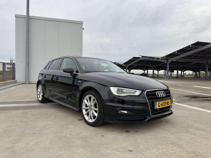 Zwart Gebruikt 2015 Audi A3 Sportback Ambition Hatchback | € 13.250 (Goede deal) - Afbeelding 1/4