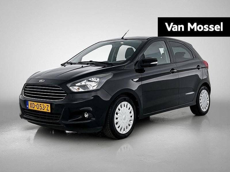 Zwart Gebruikt 2018 Ford Ka Plus Trend Hatchback | € 9.445 (Eerlijke prijs) - Afbeelding 1/3