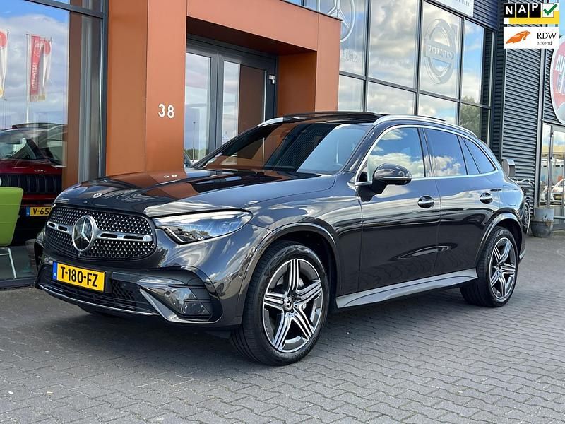 Grijs Gebruikt 2023 Mercedes GLC300 Luxury SUV | € 58.890 (Duur) - Afbeelding 1/4