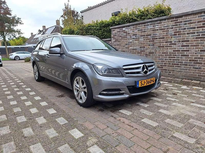 Grijs Gebruikt 2011 Mercedes C180 Stationwagen | € 3.900 (Eerlijke prijs) - Afbeelding 1/4