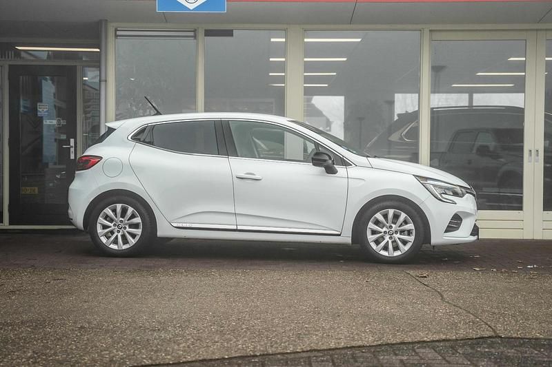 Occasion Renault Clio V Intens 140 PK (102 kW) 2022 Wit Hatchback