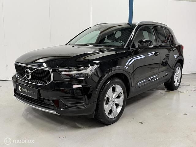 Zwart Occasion 2022 Volvo XC40 Momentum SUV | € 24.945 (Goede deal) - Afbeelding 1/4