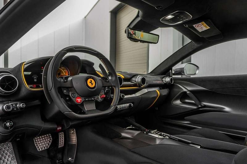 Nieuw Ferrari 812 829 PK (609 kW) 2025 Grijs Coupé