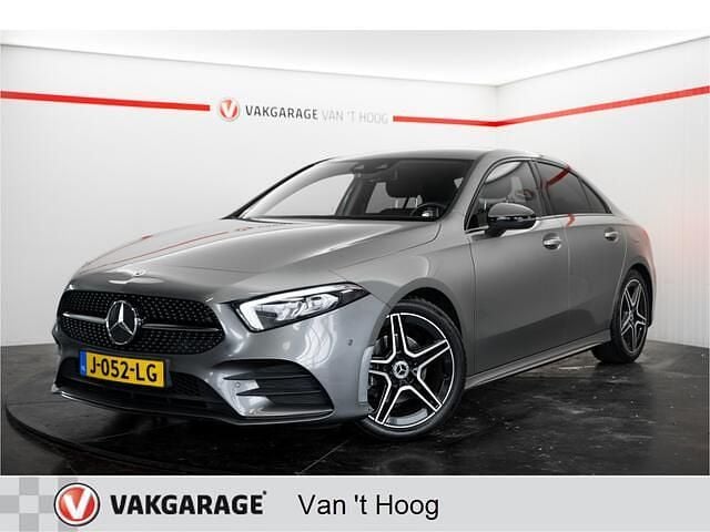 Grijs Gebruikt 2020 Mercedes A180 Business Sedan | € 24.944 (Goede deal) - Afbeelding 1/4