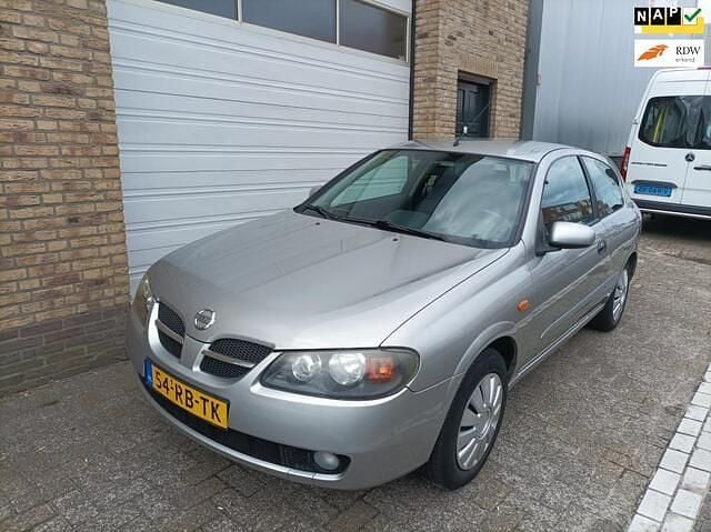 Grijs Gebruikt 2005 Nissan Almera Acenta Hatchback | € 1.995 (Eerlijke prijs) - Afbeelding 1/4