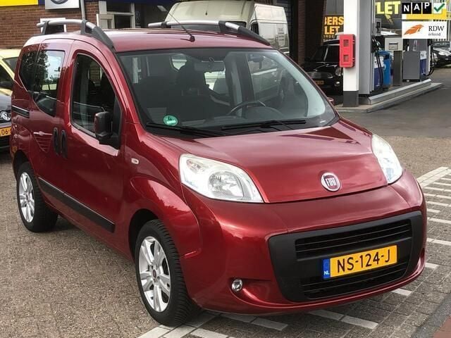 Rood Gebruikt 2008 Fiat Qubo Dynamic MPV | € 3.300 (Eerlijke prijs) - Afbeelding 1/4