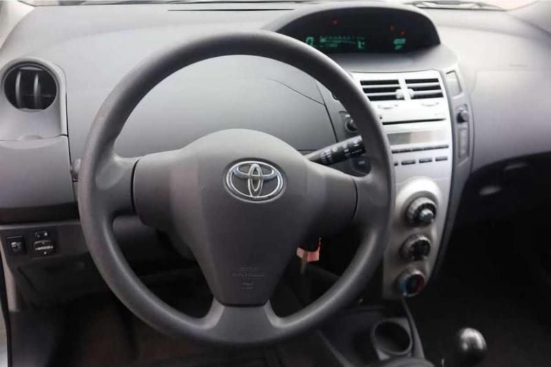 Occasion Toyota Yaris Terra 69 PK (50 kW) 2007 Zilver Hatchback