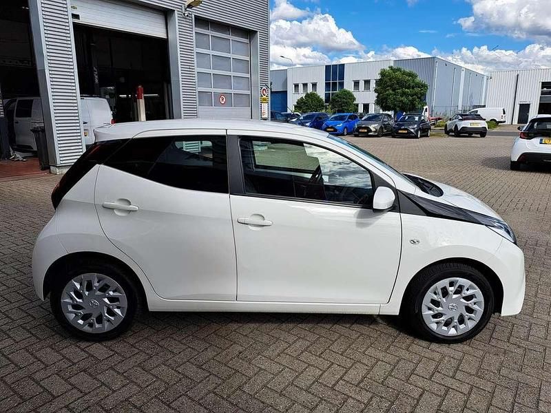 Occasion Toyota Aygo X-play 72 PK (52 kW) 2021 Wit Hatchback