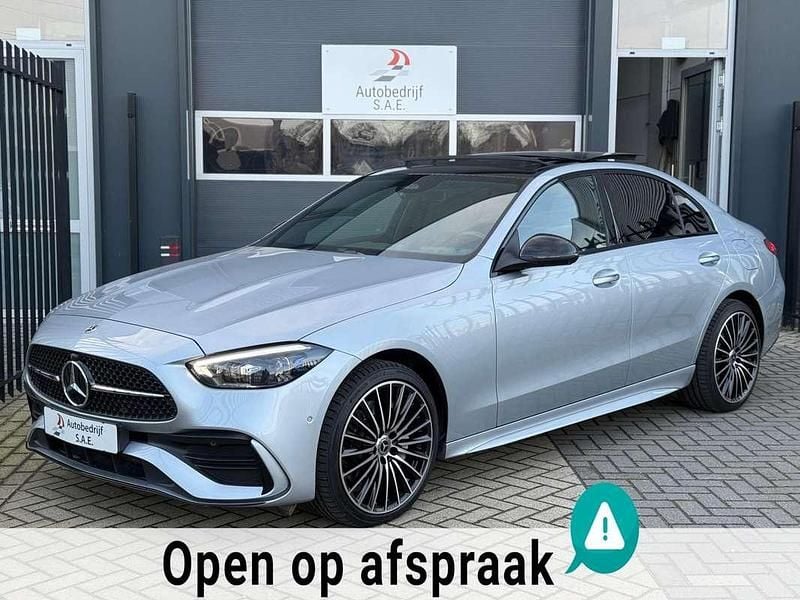 Grijs Occasion 2022 Mercedes C300e AMG Sedan | € 42.990 (Eerlijke prijs) - Afbeelding 1/4