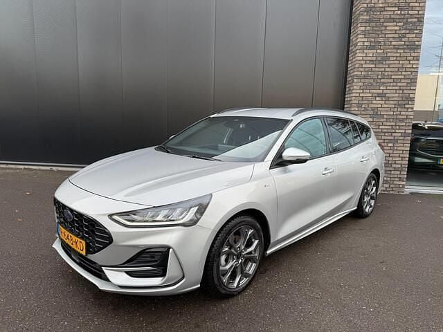 Grijs Gebruikt 2022 Ford Focus ST-Line X Stationwagen | € 21.450 (Eerlijke prijs) - Afbeelding 1/4