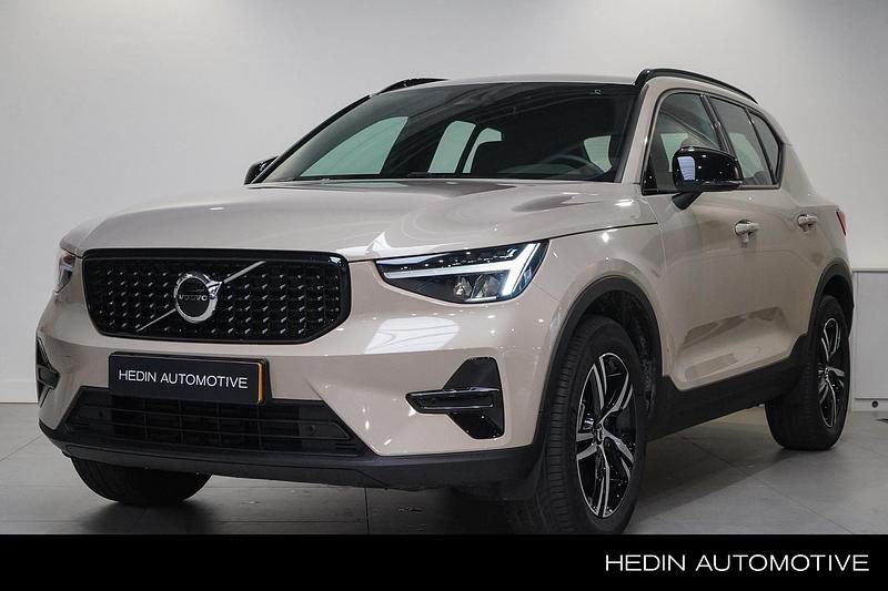 Bruin Gebruikt 2024 Volvo XC40 Plus SUV | € 43.995 (Iets duurder) - Afbeelding 1/4
