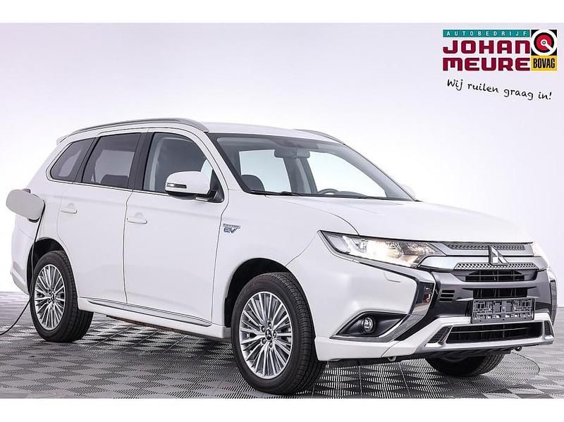 Wit Occasion 2020 Mitsubishi Outlander Intense SUV | € 24.990 (Eerlijke prijs) - Afbeelding 1/4