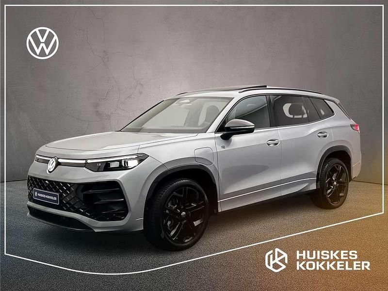 Grijs Nieuw 2025 VW Tayron R-line Edition SUV | € 66.374 (Iets duurder) - Afbeelding 1/4