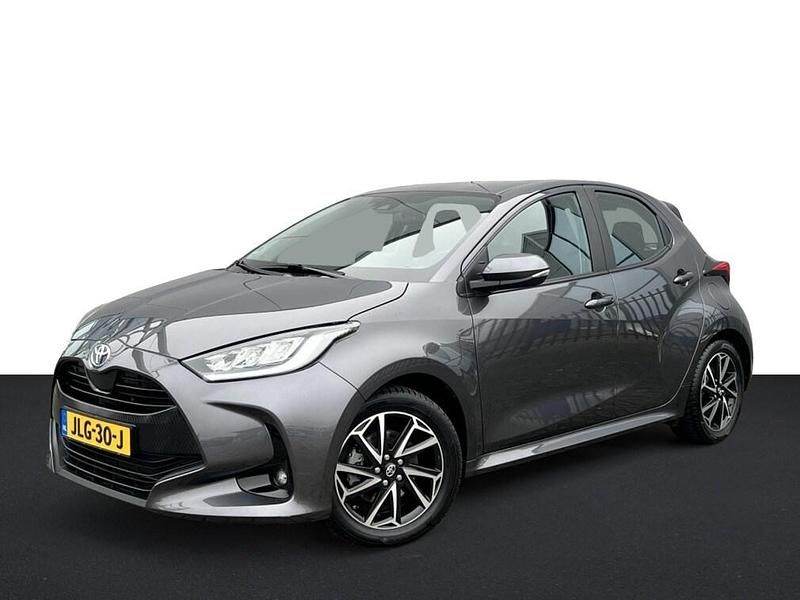 Grijs Gebruikt 2022 Toyota Yaris Hatchback | € 21.749 (Eerlijke prijs) - Afbeelding 1/4