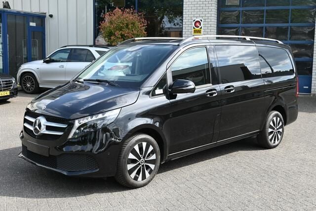 Zwart Gebruikt 2023 Mercedes V250 MPV | € 54.950 (Goede deal) - Afbeelding 1/4
