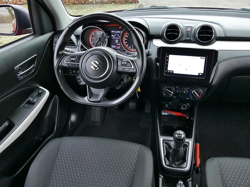 Occasion Suzuki Swift 83 PK (61 kW) 2022 Rood (parellak) Hatchback