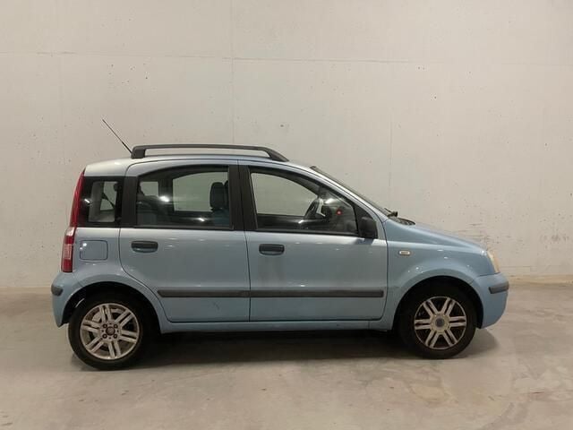Blauw, metallic lak Gebruikt 2004 Fiat Panda Emotion Hatchback | € 1.399 (Eerlijke prijs) - Afbeelding 1/4
