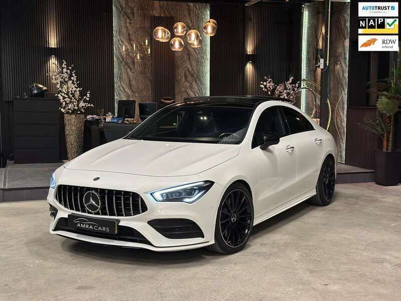 Wit Gebruikt 2019 Mercedes CLA220 AMG Sedan | € 31.500 (Eerlijke prijs) - Afbeelding 1/4