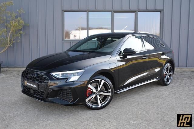 Zwart Gebruikt 2021 Audi A3 Sportback Competition Hatchback | € 34.950 - Afbeelding 1/4