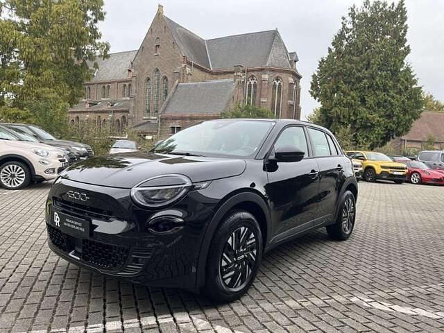 Zwart Nieuw 2025 Fiat 600 Hatchback | € 24.500 - Afbeelding 1/4