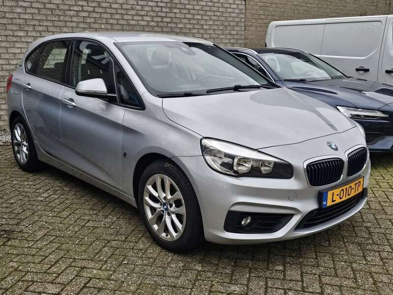 Grijs Gebruikt 2017 BMW 225 Active Tourer iPerformance MPV | € 17.250 (Eerlijke prijs) - Afbeelding 1/4