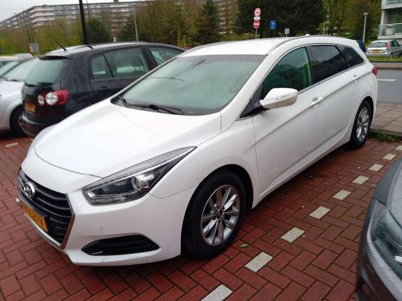Wit Gebruikt 2015 Hyundai i40 Edition Stationwagen | € 6.995 - Afbeelding 1/4