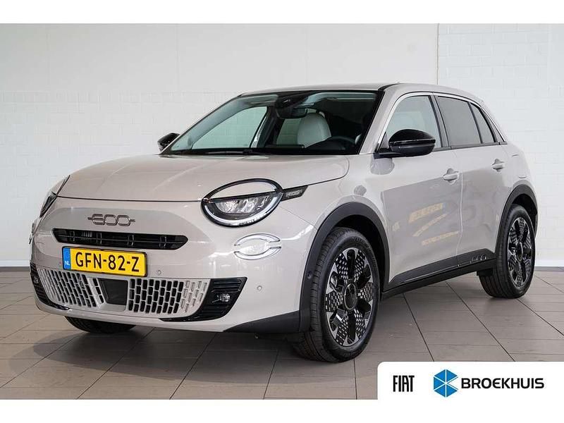 Grijs Gebruikt 2024 Fiat 600 La Prima SUV | € 26.450 (Goede deal) - Afbeelding 1/4